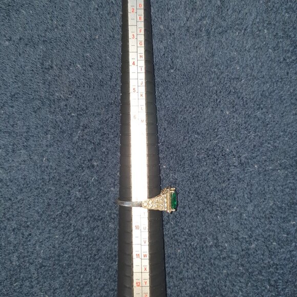 Emerald Green and Silver Women's Ring - Picture 6 of 11